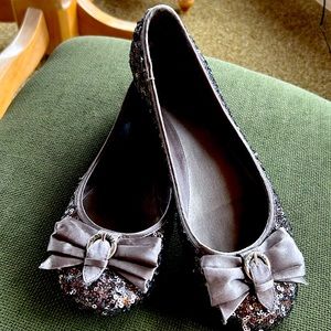 Women’s Guess silver flats